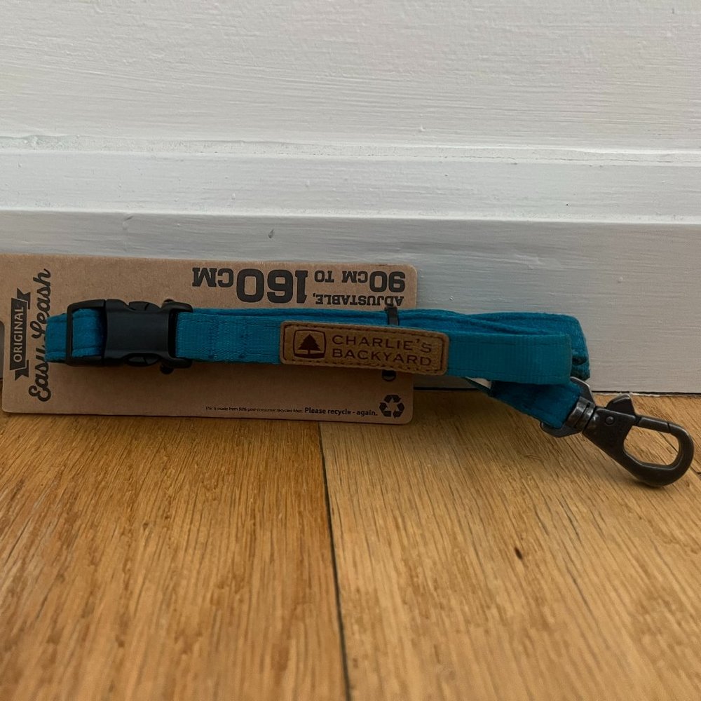 Charlie's Backyard - Easy Leash - Blue